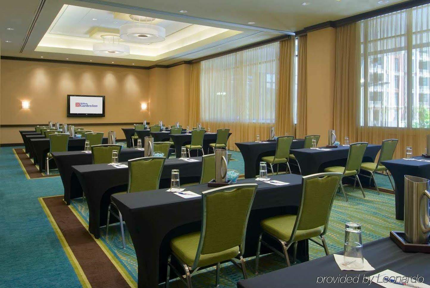 Hilton Garden Downtown 3*